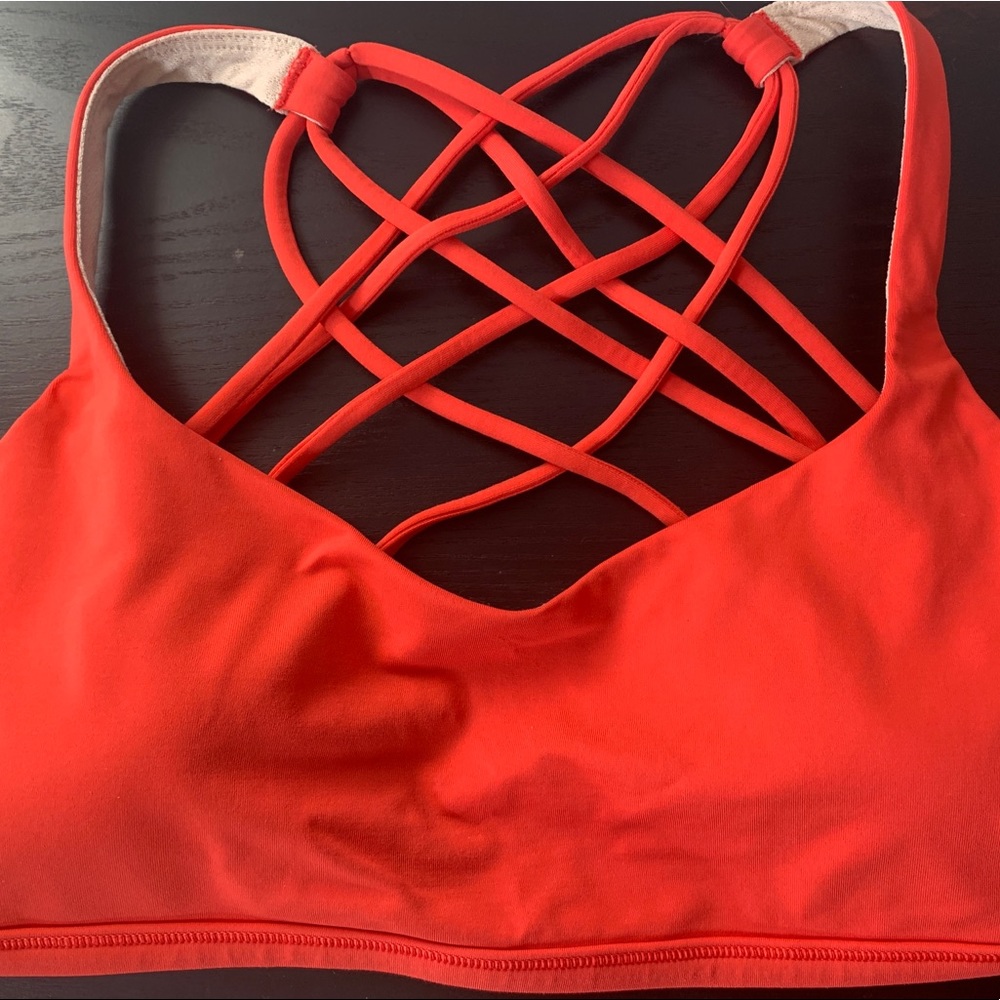 Lululemon free to be wild light support sports bra size 8